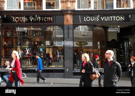 louis vuitton stores uk locator.